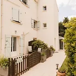 Mas Saint-ange Bed & Breakfast