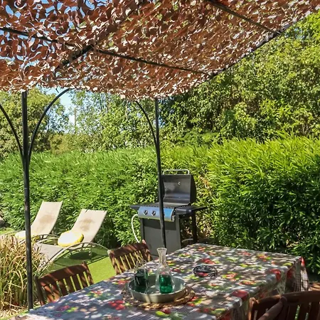 Bed & Breakfast Mas Saint-ange 2*