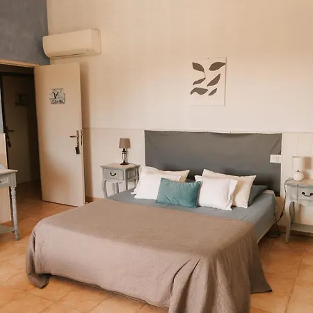 Mas Saint-ange Bed & Breakfast 2*
