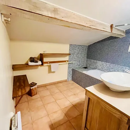 Bed & Breakfast Mas Saint-ange 2*