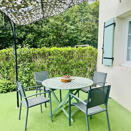Oda ve Kahvaltı Mas Saint-ange 4*