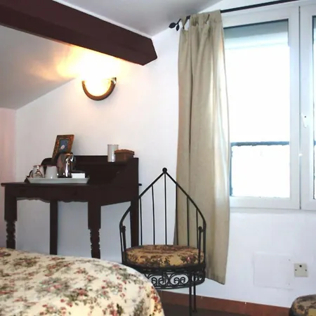 Bed & Breakfast Mas Saint-ange 2*